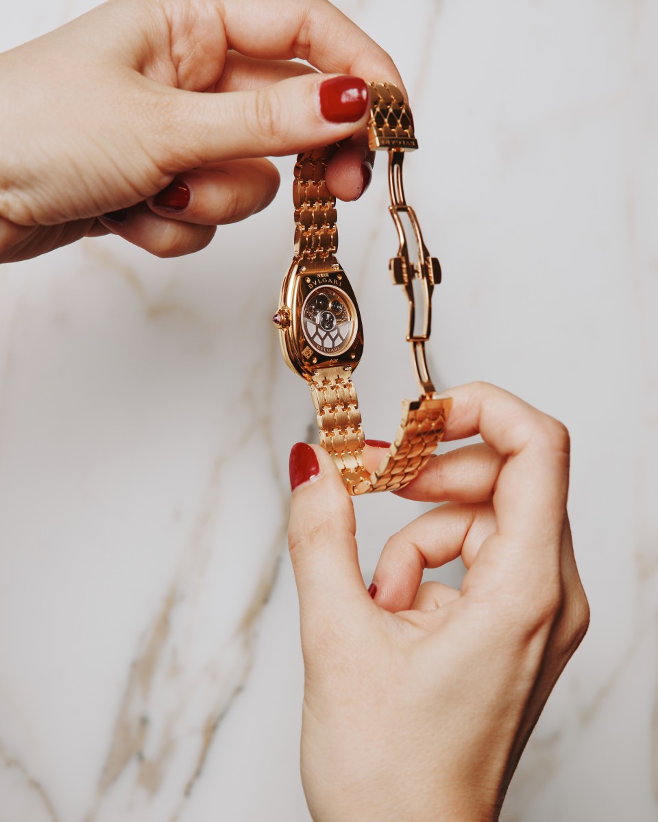lvmh_ww2025_21_bvlgari-hands_katie-thompson_0076-hr.jpg